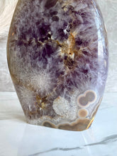 Load image into Gallery viewer, Amethyst Carnelian Agate crystal flame carving, close-up
