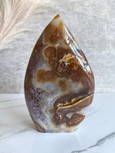 Load image into Gallery viewer, Amethyst Carnelian Agate crystal flame carving, back
