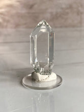 Load image into Gallery viewer, Collectors&#39; Himalayan Quartz Point DE
