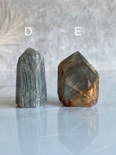 Load image into Gallery viewer, Amphibole quartz, actinolite quartz tower, variant de front 
