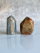 Load image into Gallery viewer, Amphibole quartz, actinolite quartz tower, variant de back
