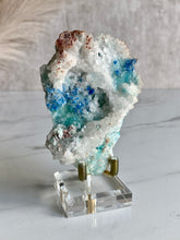 Load image into Gallery viewer, Shattuckite crystal, Shattuckite and Quartz mineral specimen, Shattuckite in Quartz, side
