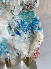 Load image into Gallery viewer, Shattuckite crystal, Shattuckite and Quartz mineral specimen, Shattuckite in Quartz, details
