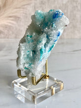 Load image into Gallery viewer, Shattuckite crystal, Shattuckite and Quartz mineral specimen, Shattuckite in Quartz, side 
