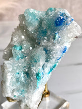 Load image into Gallery viewer, Shattuckite crystal, Shattuckite and Quartz mineral specimen, Shattuckite in Quartz, side detail
