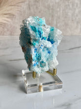 Load image into Gallery viewer, Shattuckite crystal, Shattuckite and Quartz mineral specimen, Shattuckite in Quartz, side
