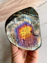 Load image into Gallery viewer, labradorite crystal, labradorite freeform, rainbow labradorite, front detail
